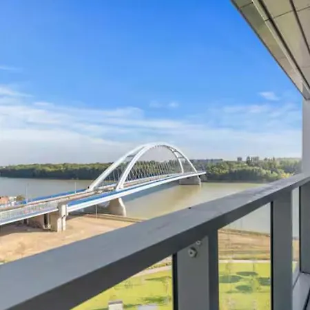 Eurovea Tower 3 River View * 布拉迪斯拉发