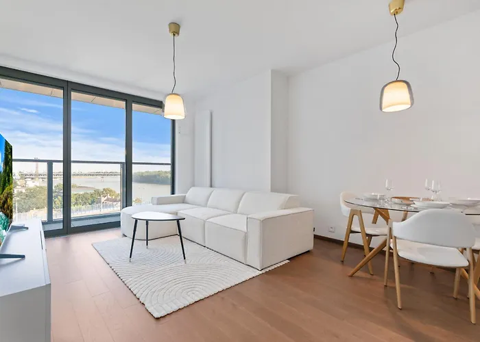 Eurovea Tower 3 River View דירה *
