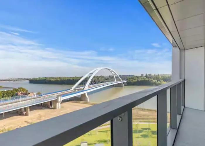 Eurovea Tower 3 River View * ברטיסלאבה